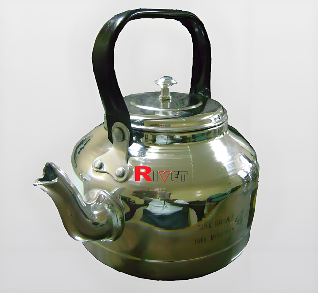 Riveting machine processed  kettle
